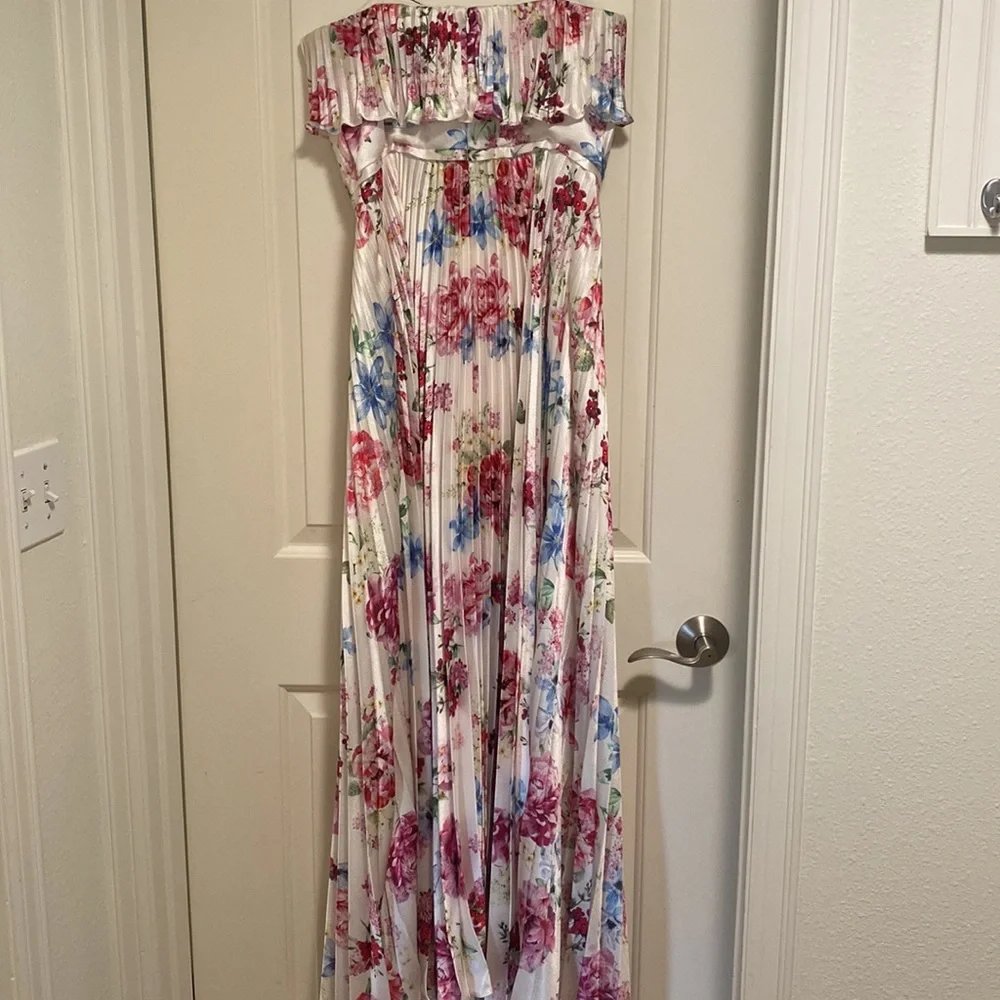 Monique Lhullier, satin “peony dream”strapless ball gown dress.  Size 8. - Picture 11 of 14